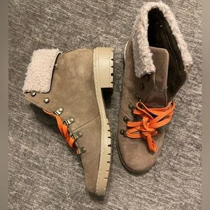 BASS Aubrey Tan Fur Cuff Leather Hiking Hiker Boots Orange Laces Size 10M